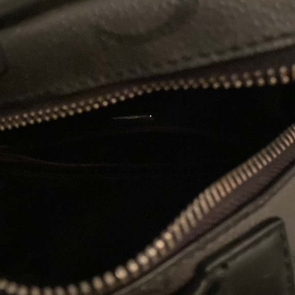 Mini guess backpack - Picture 3 of 3